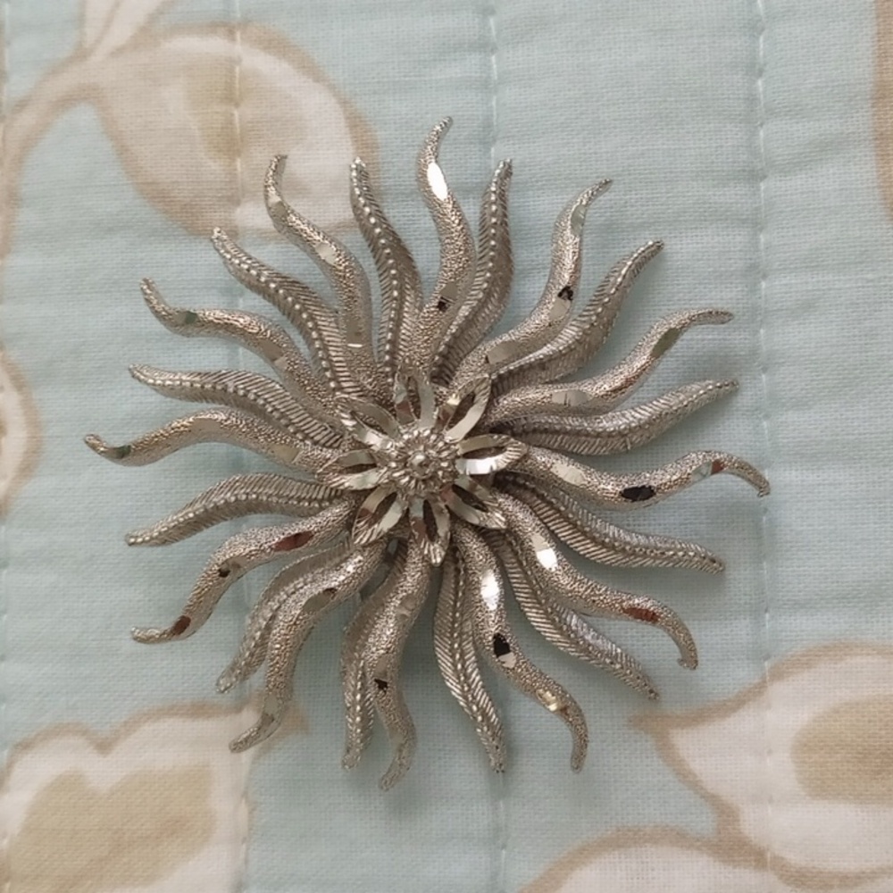 Vintage Octopus Broach Pin Silver Tone - Picture 2 of 6